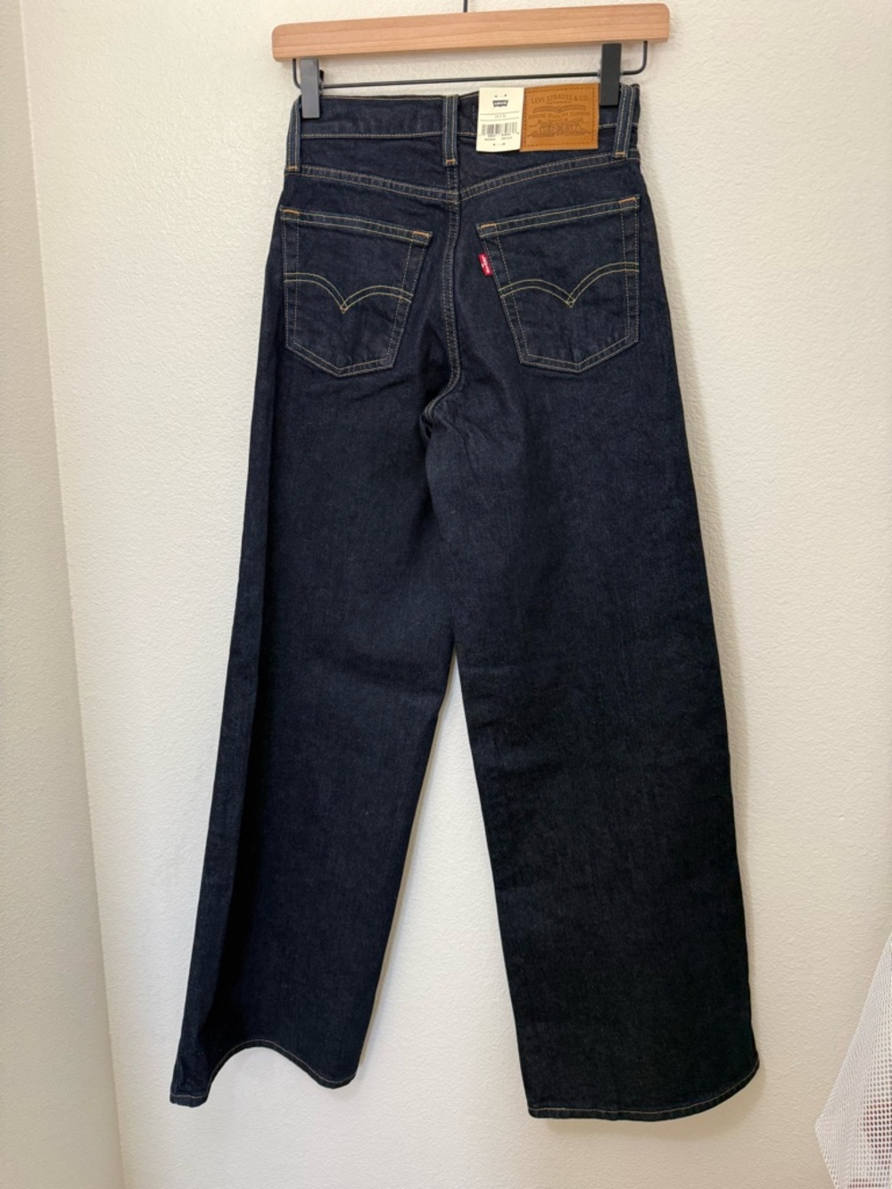 NWT Levi's 728 High-Rise Wide Leg Jeans in Dark Blue - Picture 5 of 8